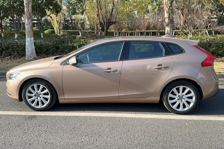 Used Volvo V40 2015 1.6T Zhiyi Edition