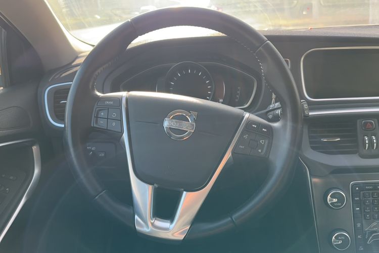 Used Volvo V40 2015 1.6T Zhiyi Edition