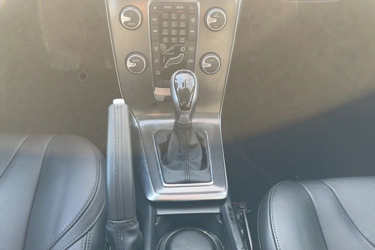 Used Volvo V40 2015 1.6T Zhiyi Edition