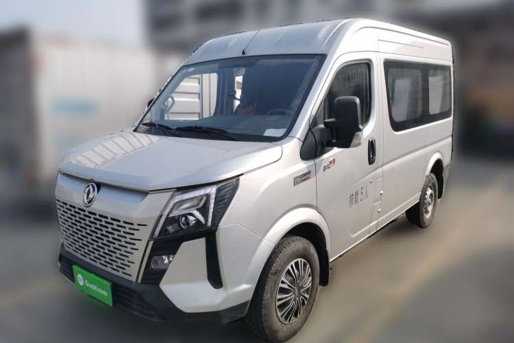 Used Dongfeng Yufeng 2023 V9+ 2.0T Automatic Front-Wheel-Drive Short Wheelbase Mid-Roof Design—5/6-Seater