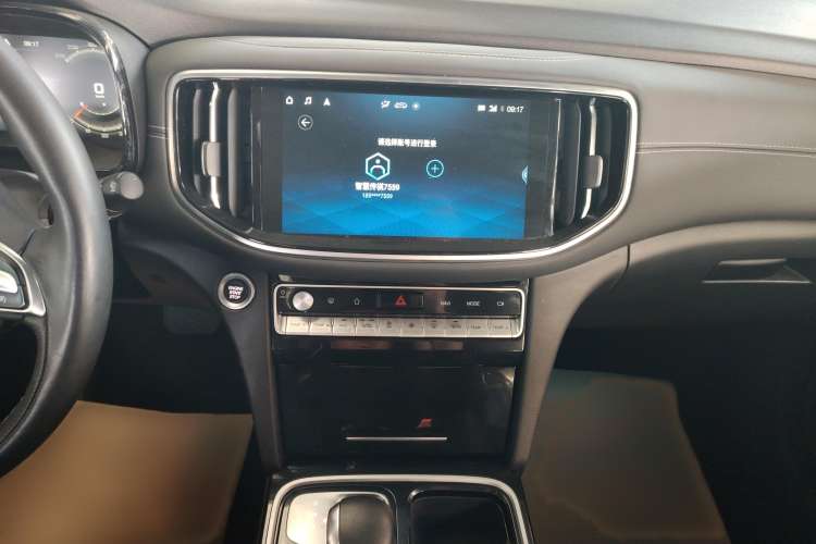 Used GAC Trumpchi GS8 2020 390T Two-Wheel Drive Luxury Smart Connectivity Commemorative Edition (7 Seats) Audio And AC Panel