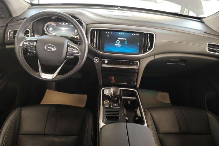Used GAC Trumpchi GS8 2020 390T Two-Wheel Drive Luxury Smart Connectivity Commemorative Edition (7 Seats) Center Console