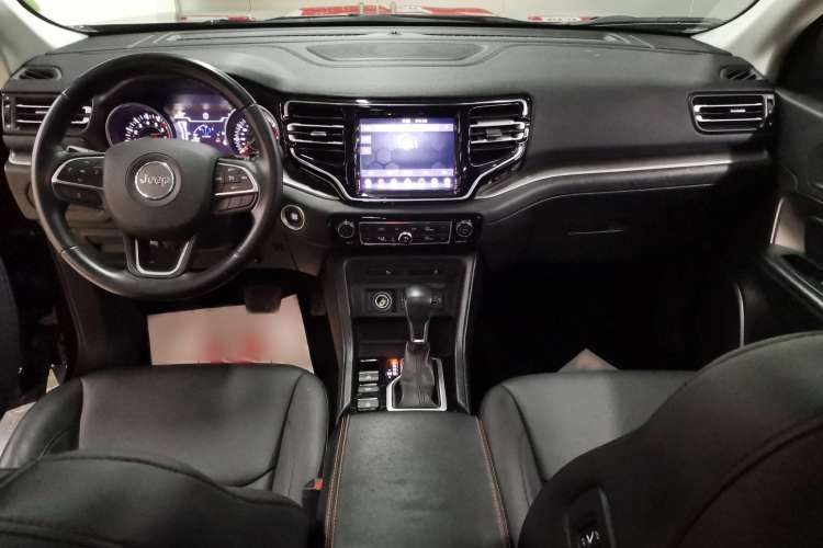 Used Jeep Commander 2018 2.0T Two-Wheel Drive Enjoyment Version China VI Emission Standard
