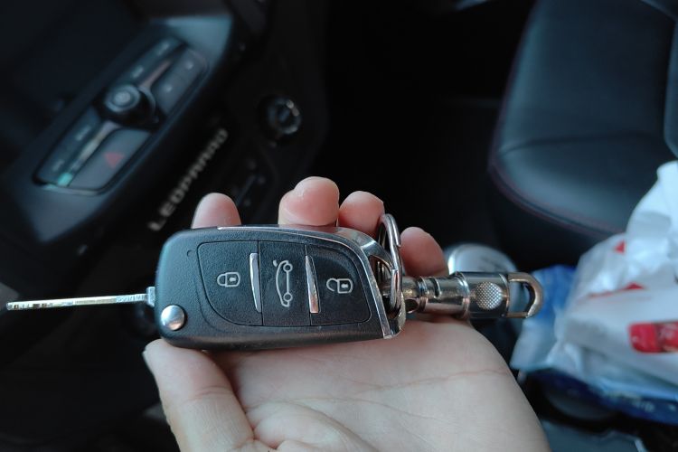 Used Leopaard Q6 2015 2.4L Manual 4x4 Excellence Edition
