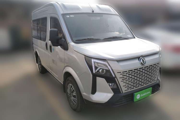 Used Dongfeng Yufeng Yufeng 2023 V9+ 2.0T Automatic Front-Wheel-Drive Short Wheelbase Mid-Roof Design—5/6-Seater
