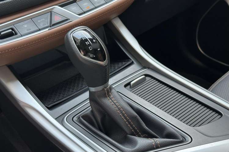 Used Geely Auto Vision X6 2019 1.4T CVT 4G Connected Flagship Version China VI Standard