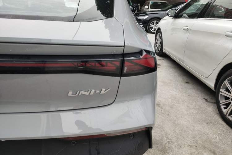 Used Changan UNI-V iDD 2023 ZhiDian iDD 1.5T 113km ZhiKu Model