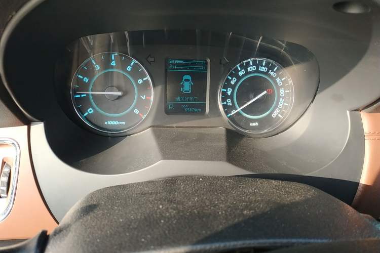 Used JAC Refine M5 2016 2.0T Gasoline Automatic Business Edition