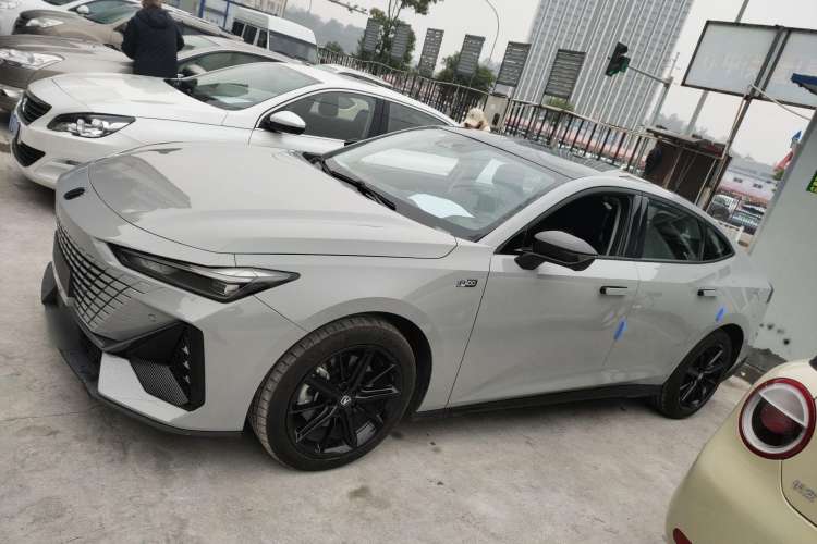 Used Changan UNI-V iDD 2023 ZhiDian iDD 1.5T 113km ZhiKu Model