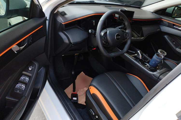 Used Dongfeng Aeolus Yixuan MAX 2023 1.5T Ultra-Stylish Trendsetting Dad Edition