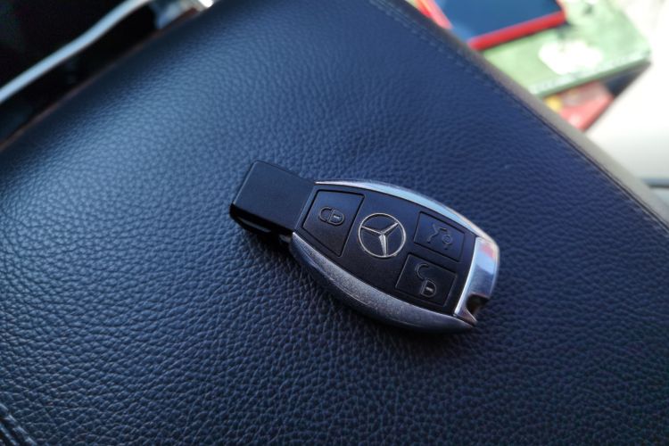 Used Mercedes-Benz R-Class 2010 R 350 L 4MATIC
