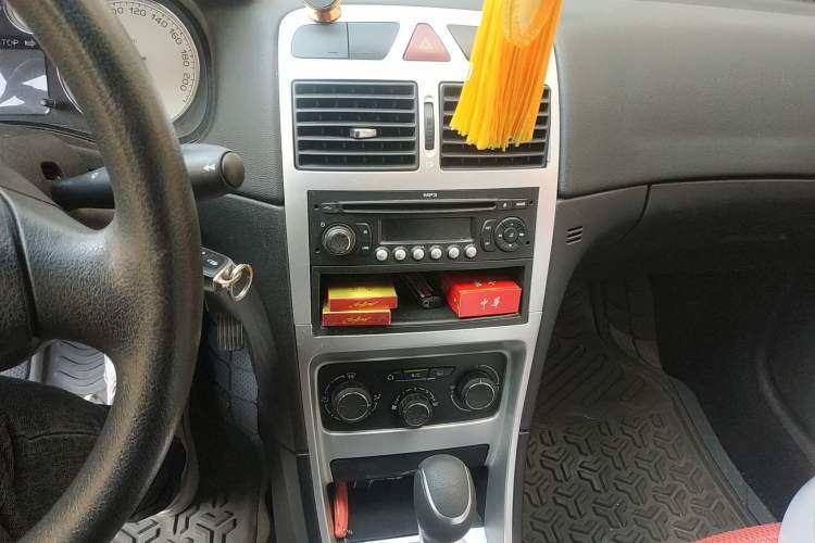 Used Peugeot 307 2012 Hatchback 1.6L Automatic Comfort Edition Audio And AC Panel