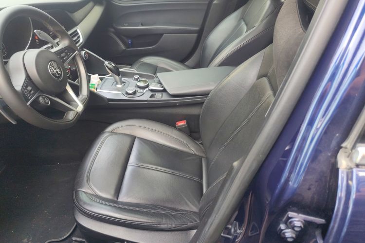 Used Alfa Romeo Giulia 2017 2.0T 280HP Luxury Edition Left Front Seat