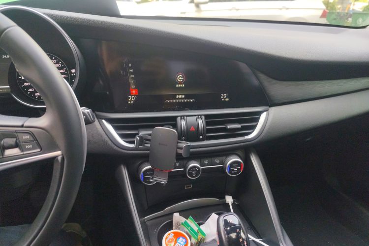 Used Alfa Romeo Giulia 2017 2.0T 280HP Luxury Edition Audio And AC Panel