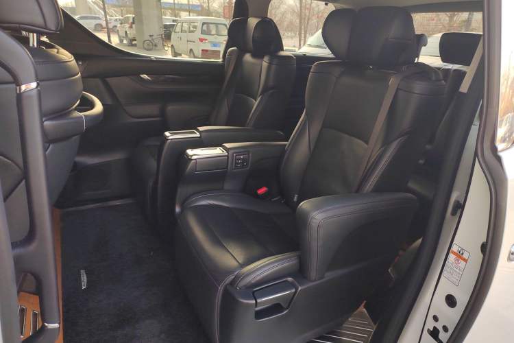 Used Toyota Vellfire 2019 Dual-Engine 2.5L HV Luxury Edition
