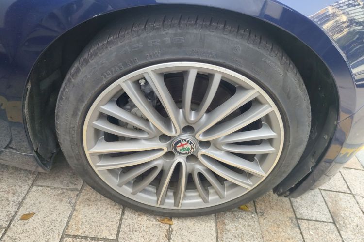 Used Alfa Romeo Giulia 2017 2.0T 280HP Luxury Edition Right Front Wheel Hub