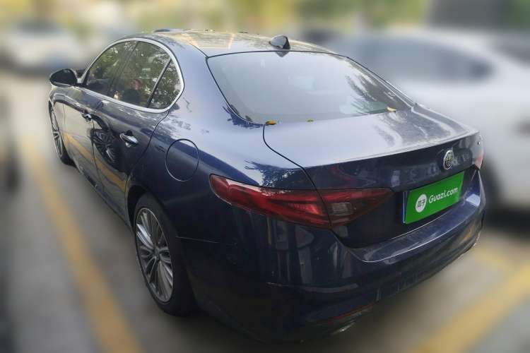 Used Alfa Romeo Giulia 2017 2.0T 280HP Luxury Edition Rear Left 45 Deg