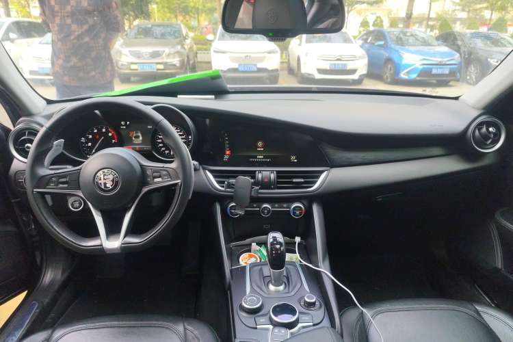 Used Alfa Romeo Giulia 2017 2.0T 280HP Luxury Edition Center Console