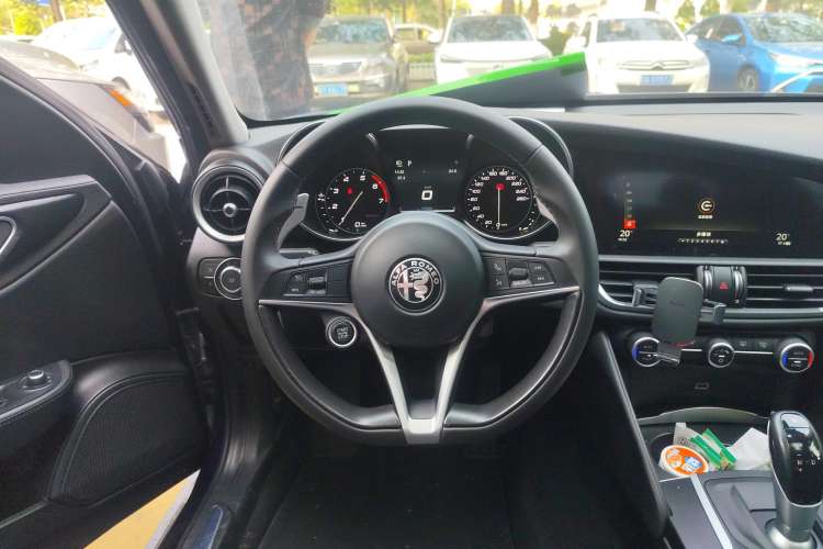 Used Alfa Romeo Giulia 2017 2.0T 280HP Luxury Edition Steering Wheel