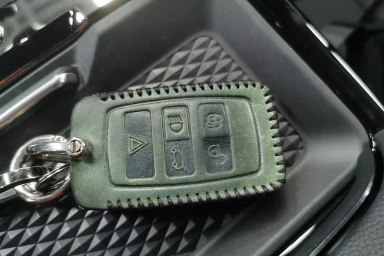 Used Land Rover Range Rover Evoque 2020 249 PS R-DYNAMIC S Blackened Sport Technology Edition