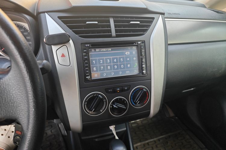 Used Venucia R50X 2013 1.6L Automatic Model