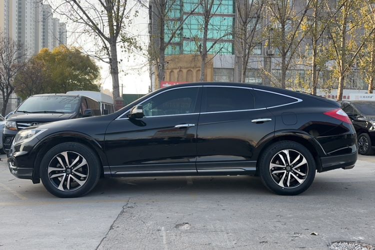 Used Honda Crosstour 2016 2.4L Luxury Edition
