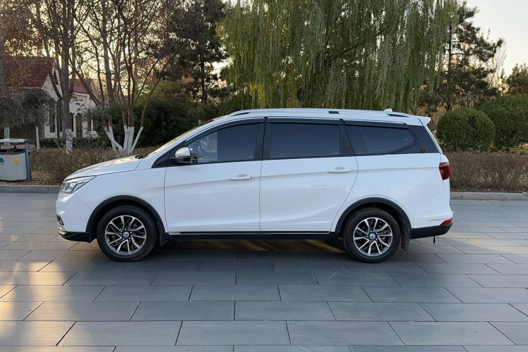 Used Baojun 730 2021 1.5L Manual Fashion Version 7 Seats
