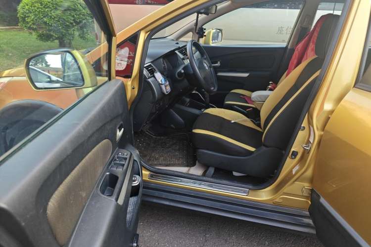 Used Venucia R50X 2013 1.6L Automatic Model