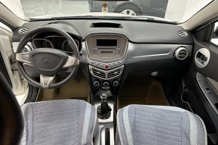 Used Oley Oley 2014 Hatchback 1.5L Manual Comfort Model
