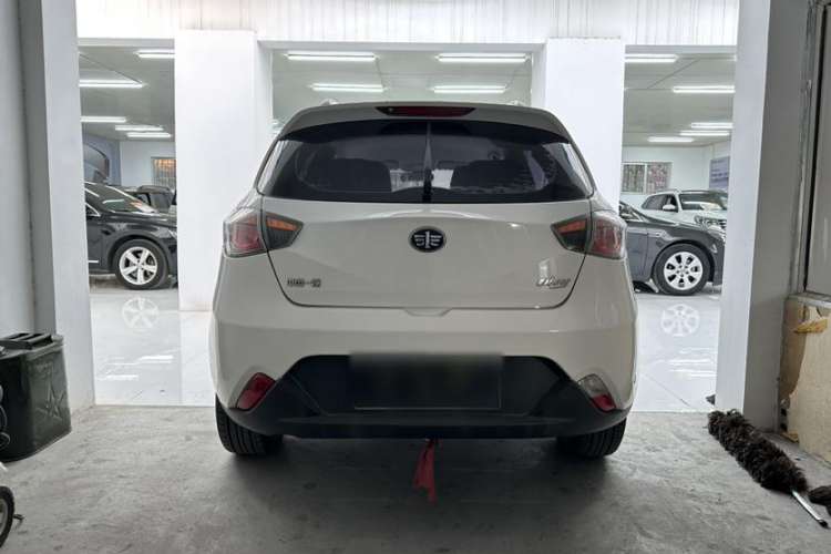 Used Oley Oley 2014 Hatchback 1.5L Manual Comfort Model
