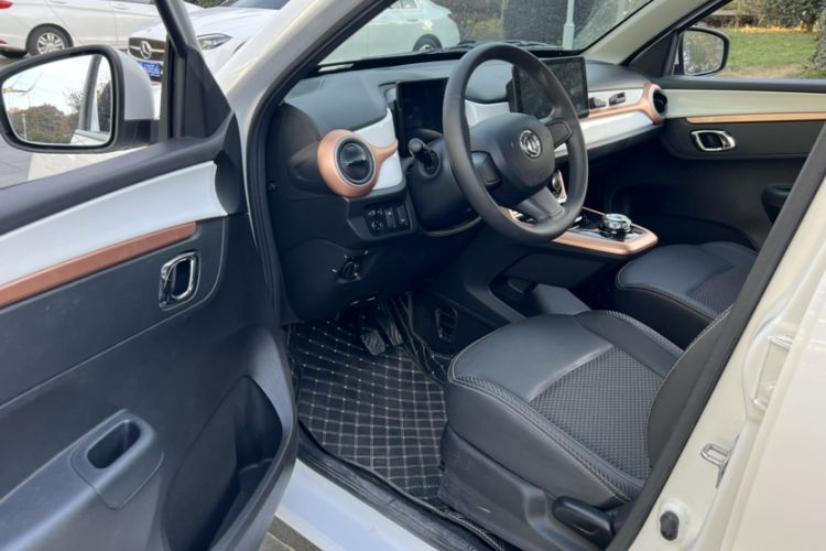 Used Dongfeng NAMMI BOX 2022 Revised Light Wind Edition 201 km Standard Version
