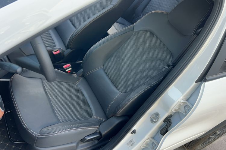 Used Dongfeng NAMMI BOX 2022 Revised Light Wind Edition 201 km Standard Version
