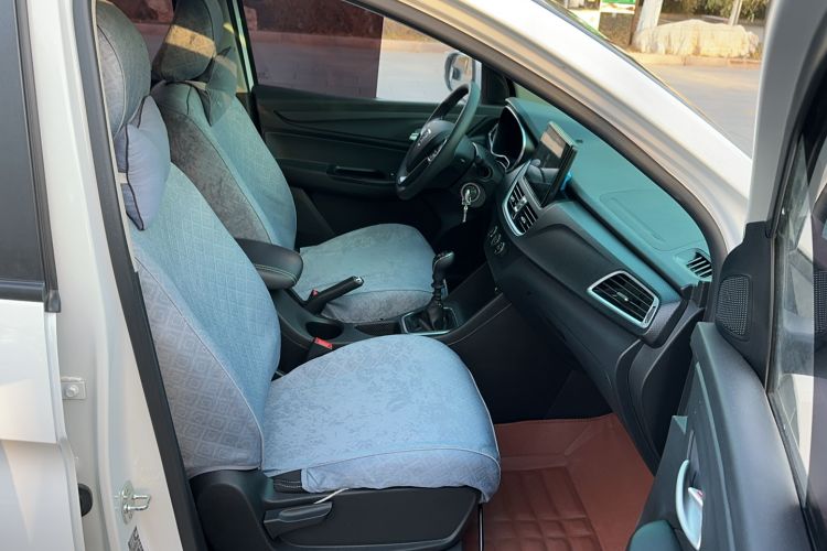 Used Baojun 730 2021 1.5L Manual Fashion Version 7 Seats

