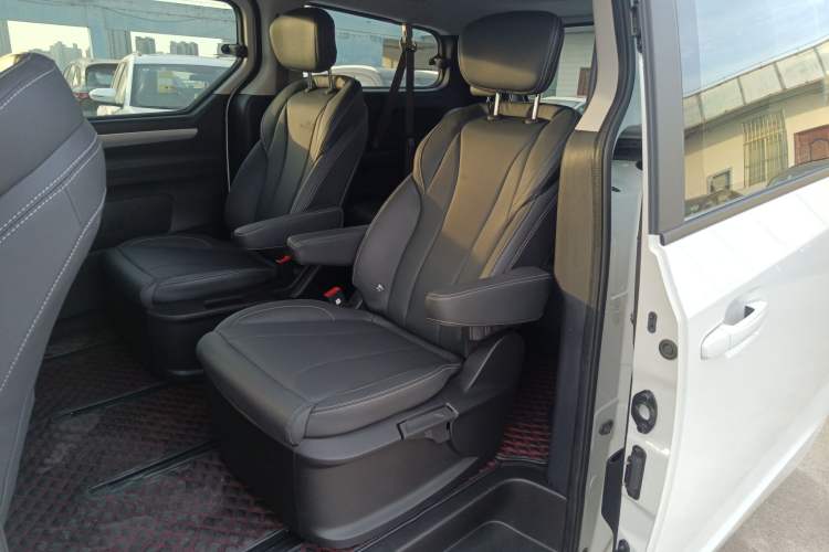 Used SAIC MAXUS G10 2023 2.0T Manual Multi-Function Version Diesel 7/8/9 Seats
