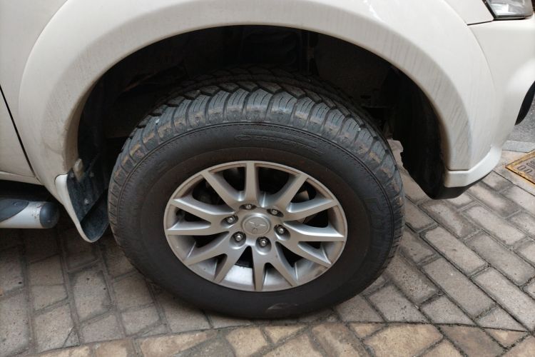 Used Mitsubishi Pajero Sport 2013 3.0L Automatic Two-Wheel Drive Luxury Edition Right Front Wheel Hub