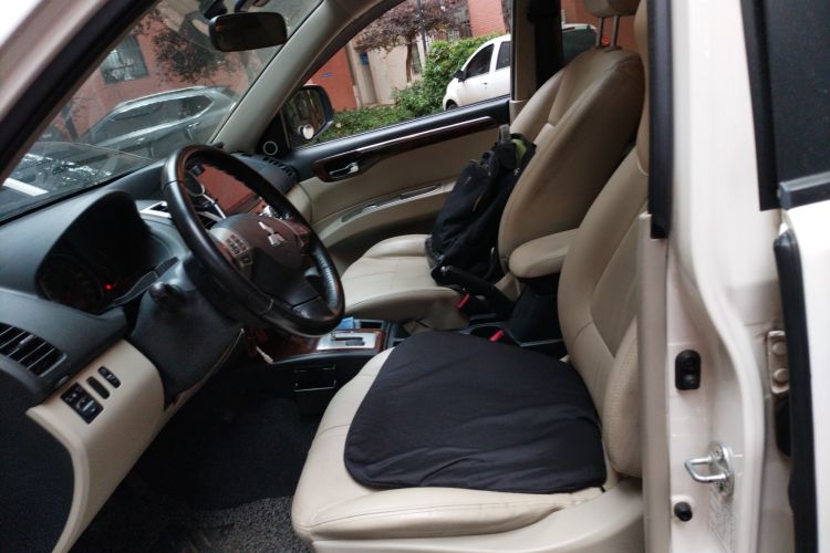 Used Mitsubishi Pajero Sport 2013 3.0L Automatic Two-Wheel Drive Luxury Edition Left Front Seat