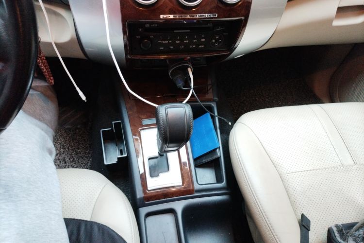 Used Mitsubishi Pajero Sport 2013 3.0L Automatic Two-Wheel Drive Luxury Edition Gear Lever