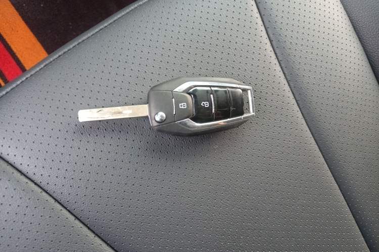 Used SAIC MAXUS G10 2023 2.0T Manual Multi-Function Version Diesel 7/8/9 Seats
