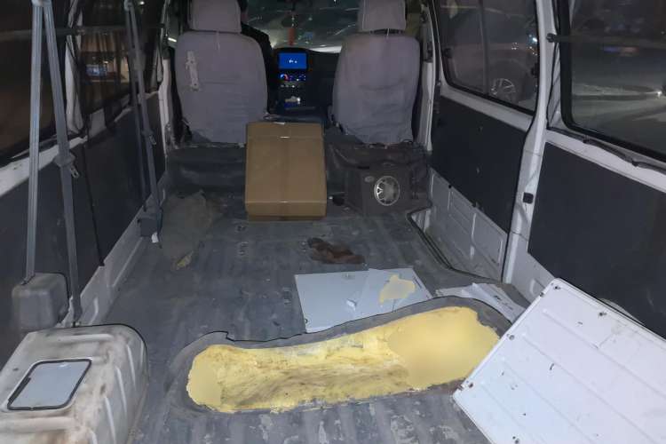 Used Foton Scenic 2014 2.0L Express Classic Short-Wheelbase High-Roof 491EQ4A
