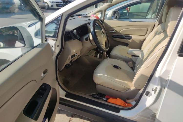 Used Venucia D50 2013 1.6L Automatic Fashion Edition