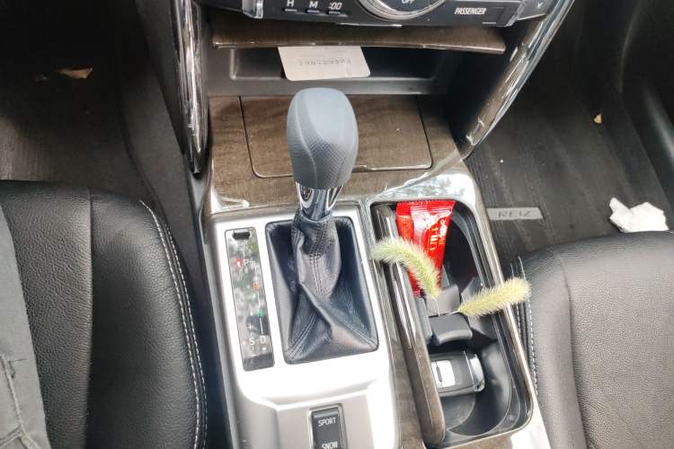 Used Toyota Reiz 2013 2.5S Elite Edition Gear Lever