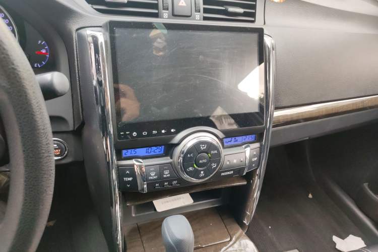 Used Toyota Reiz 2013 2.5S Elite Edition Audio And AC Panel