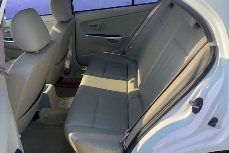 Used Soueast V3 Lingyue 2014 1.5L Manual Happiness Edition Interior 2