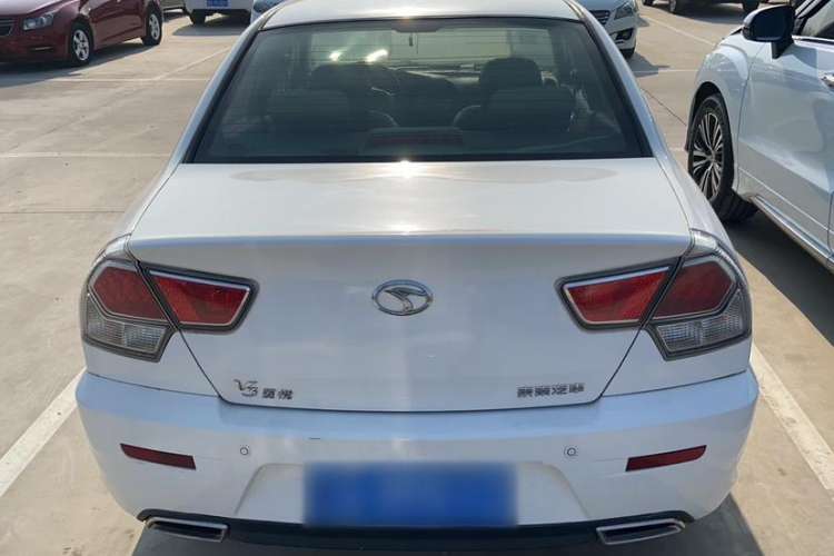 Used Soueast V3 Lingyue 2014 1.5L Manual Happiness Edition Exterior 5