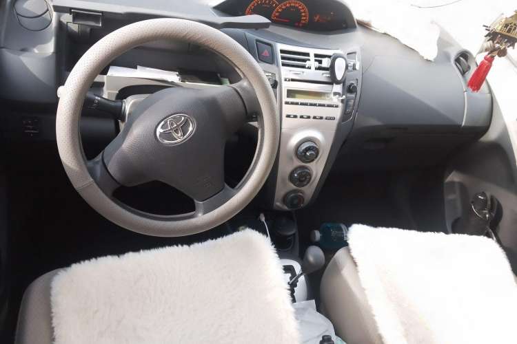 Used Toyota Yaris 2008 1.6G Automatic Deluxe Smart Edition Center Console