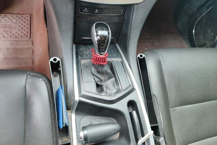 Used JMC Yusheng S350 2013 2.4T Automatic 2WD Diesel Luxury Edition 5 Seats
