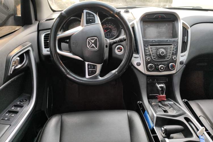 Used JMC Yusheng S350 2013 2.4T Automatic 2WD Diesel Luxury Edition 5 Seats
