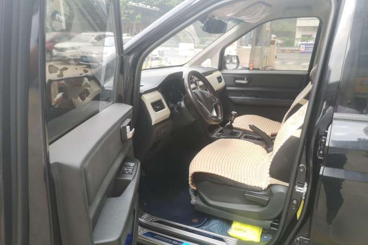 Used Wuling Hongguang PLUS 2019 1.5T Manual Comfort Version 7 Seats