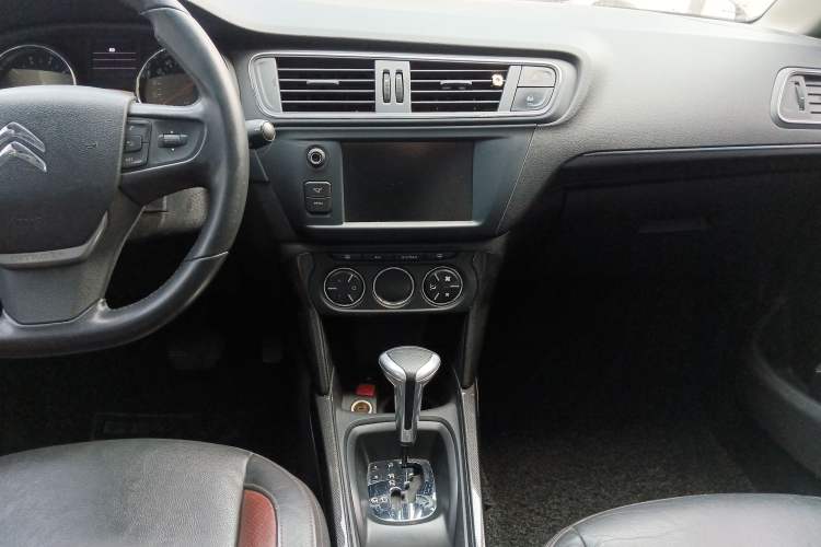 Used Citroen C3-XR 2015 1.6THP Automatic Flagship Model Audio And AC Panel