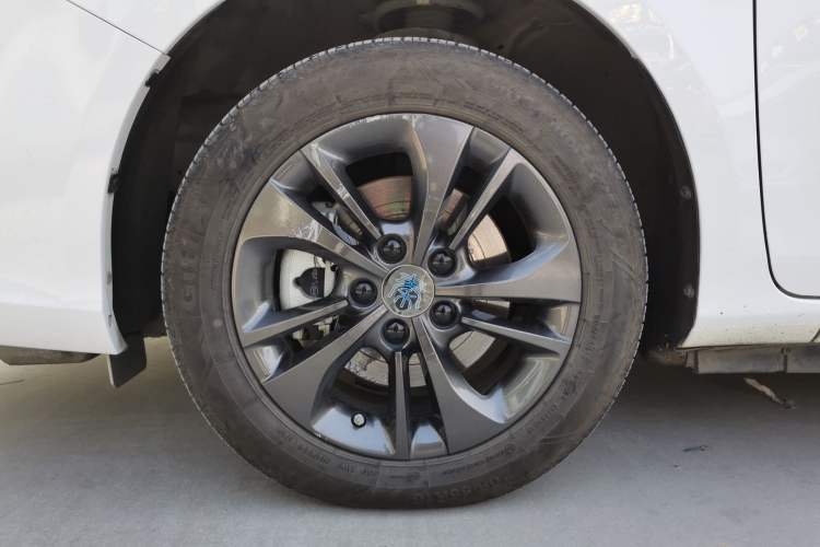 Used BYD Qin New Energy 2017 1.5T Luxury Model Left Front Wheel Hub
